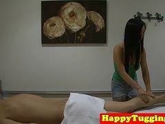Happy Ending bei der Massage des Asiagirls