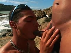 Schneller Sex am Strand für gutgebauten Gay